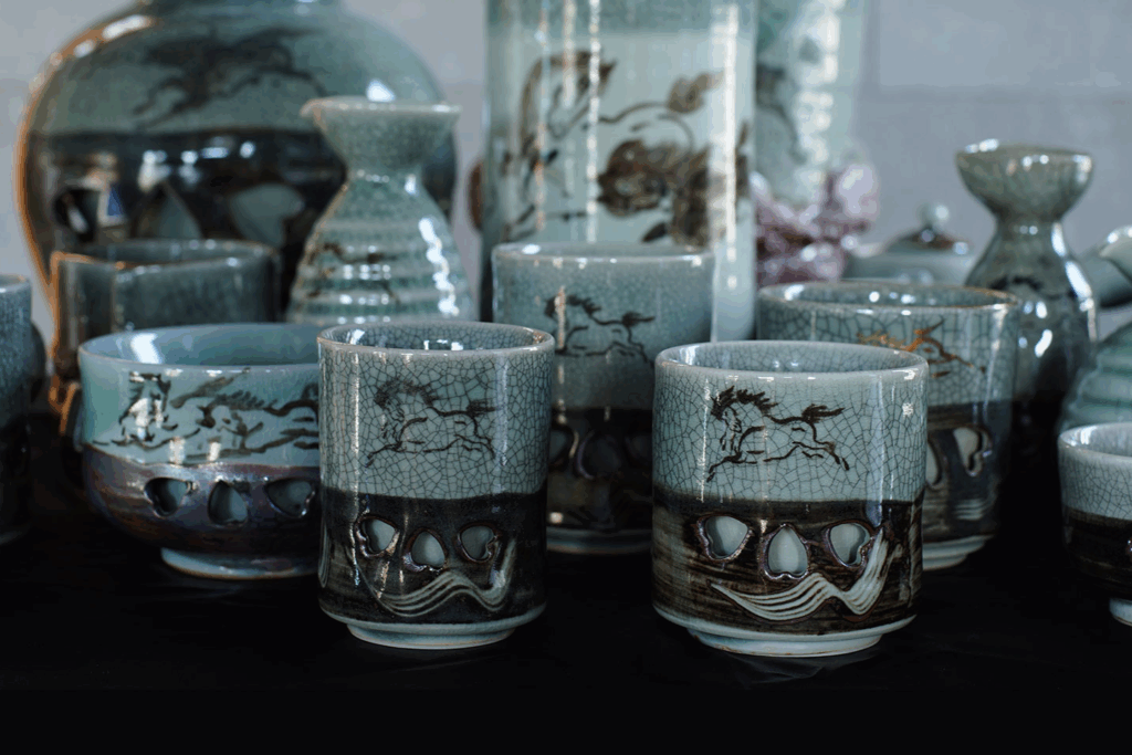 Traditional Ohbori Soma ware collection.