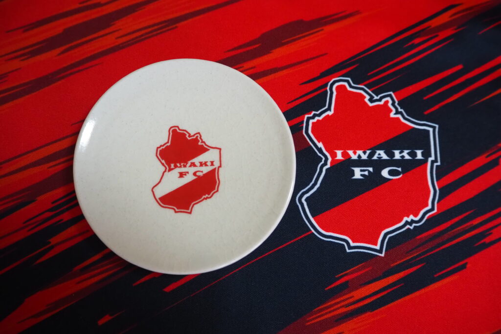 A small plate and the Iwaki FC emblem
